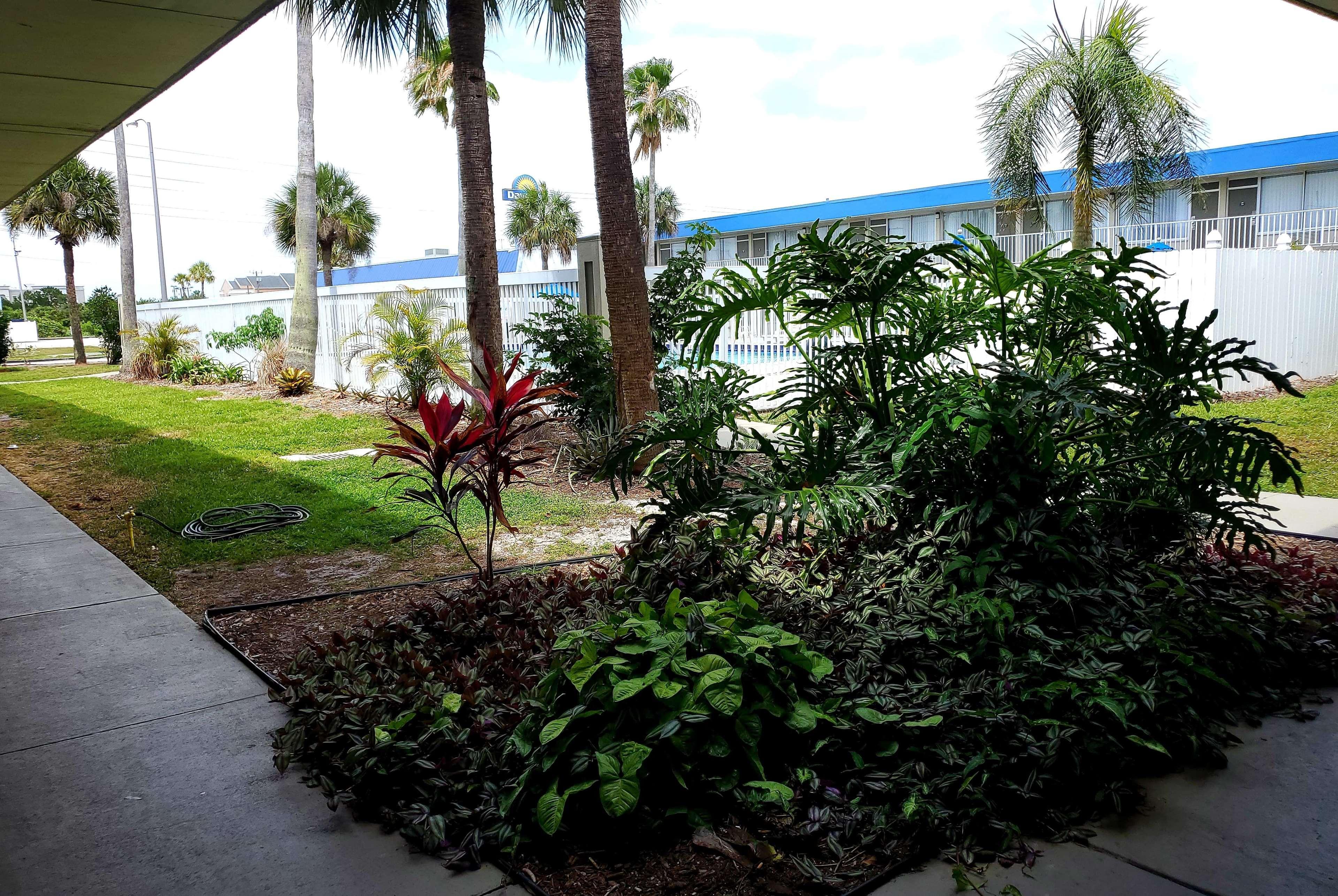 Days Inn By Wyndham Titusville Kennedy Space Center Exteriör bild