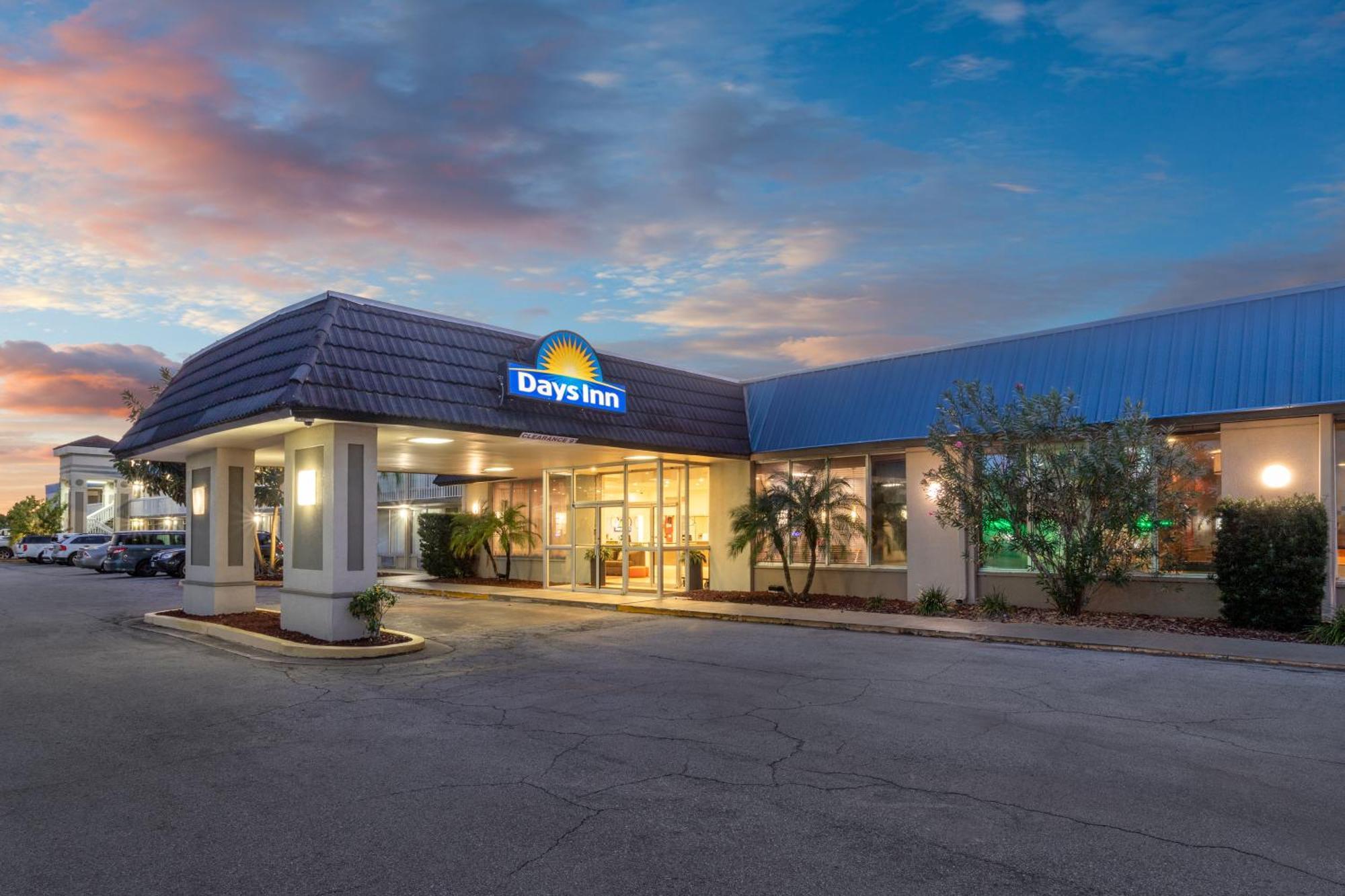 Days Inn By Wyndham Titusville Kennedy Space Center Exteriör bild